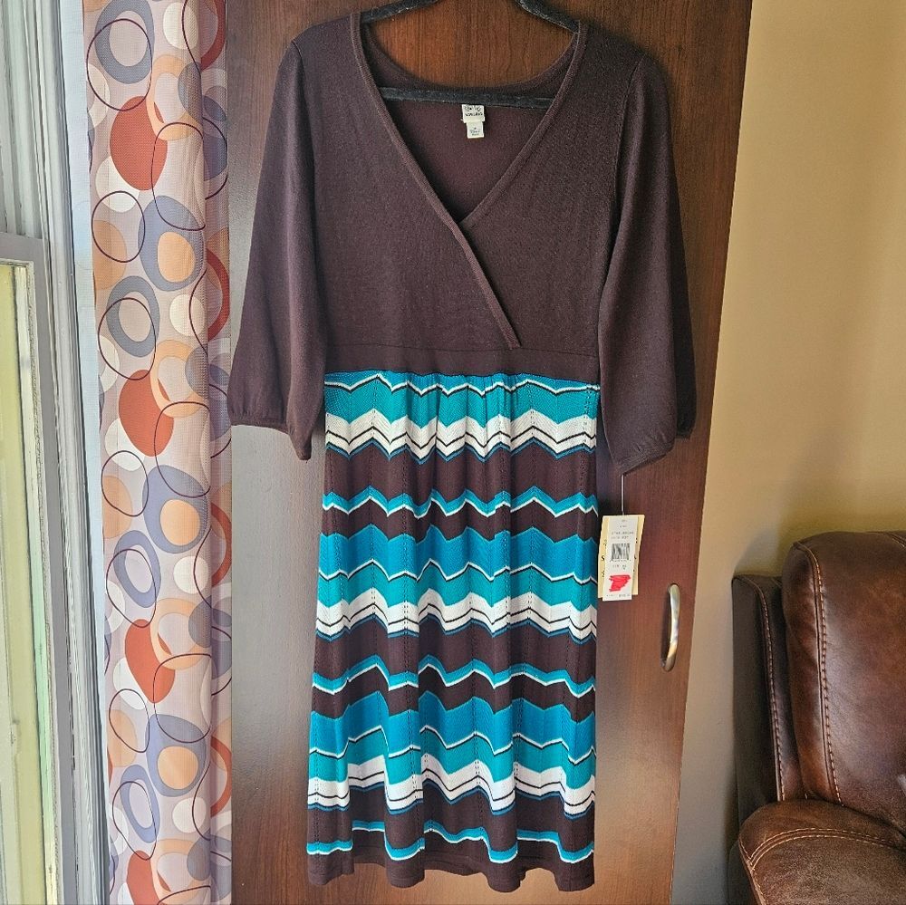 NWT Sangria Brown and Teal Chevron Dress With Vneck
